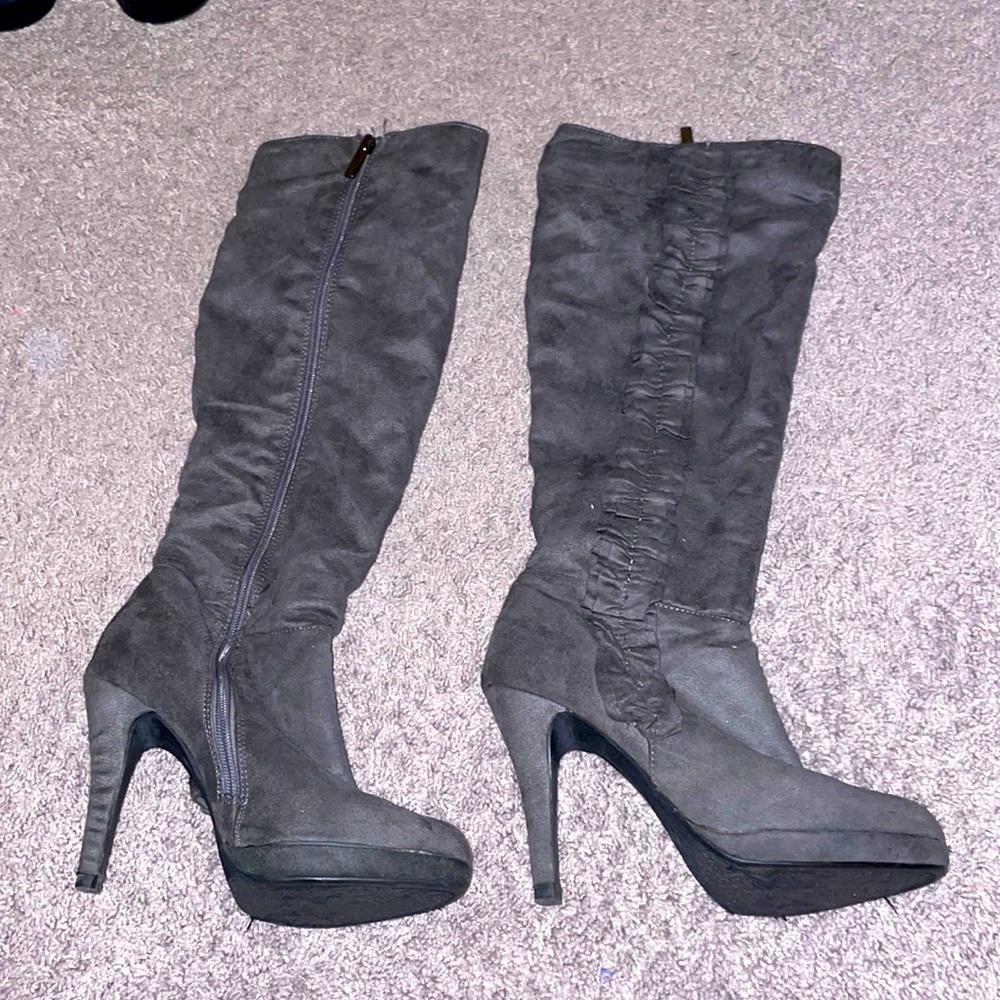 FUN KNEE HIGH HEEL BOOTS GRAY BOOTS SIZE 7.5